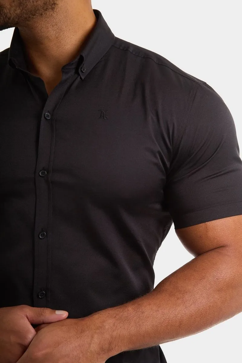 Athletic Fit Short Sleeve Signature Shirt in Black